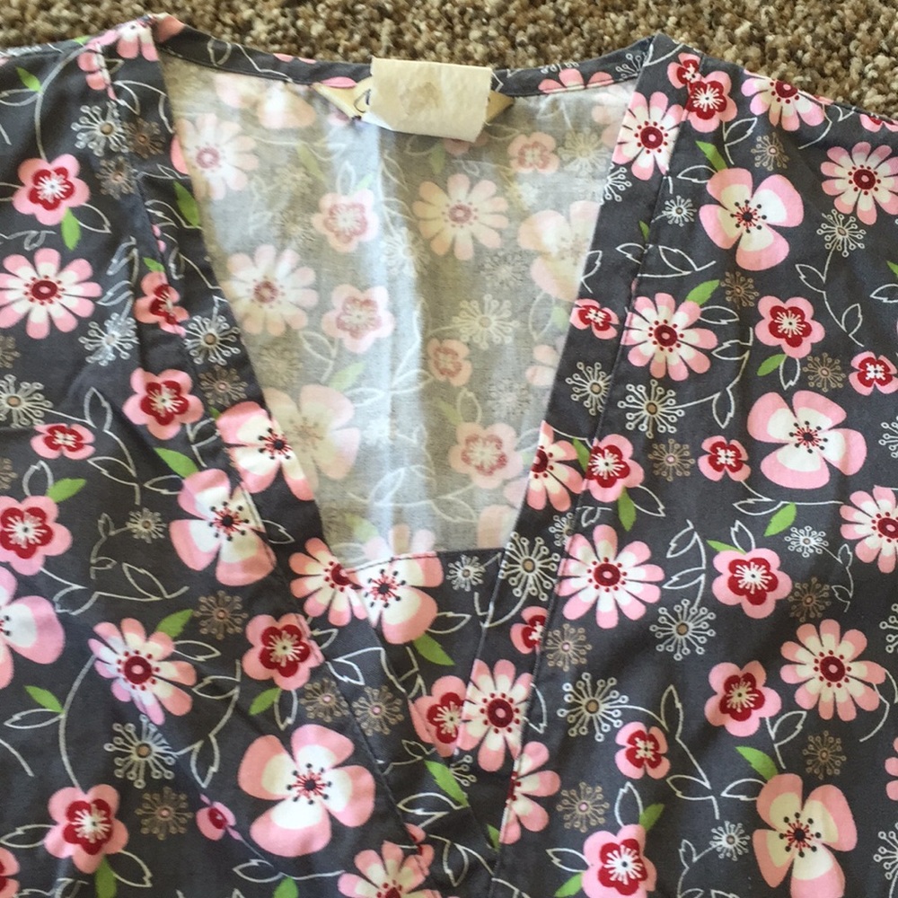 Scrub top - Picture 4 of 4